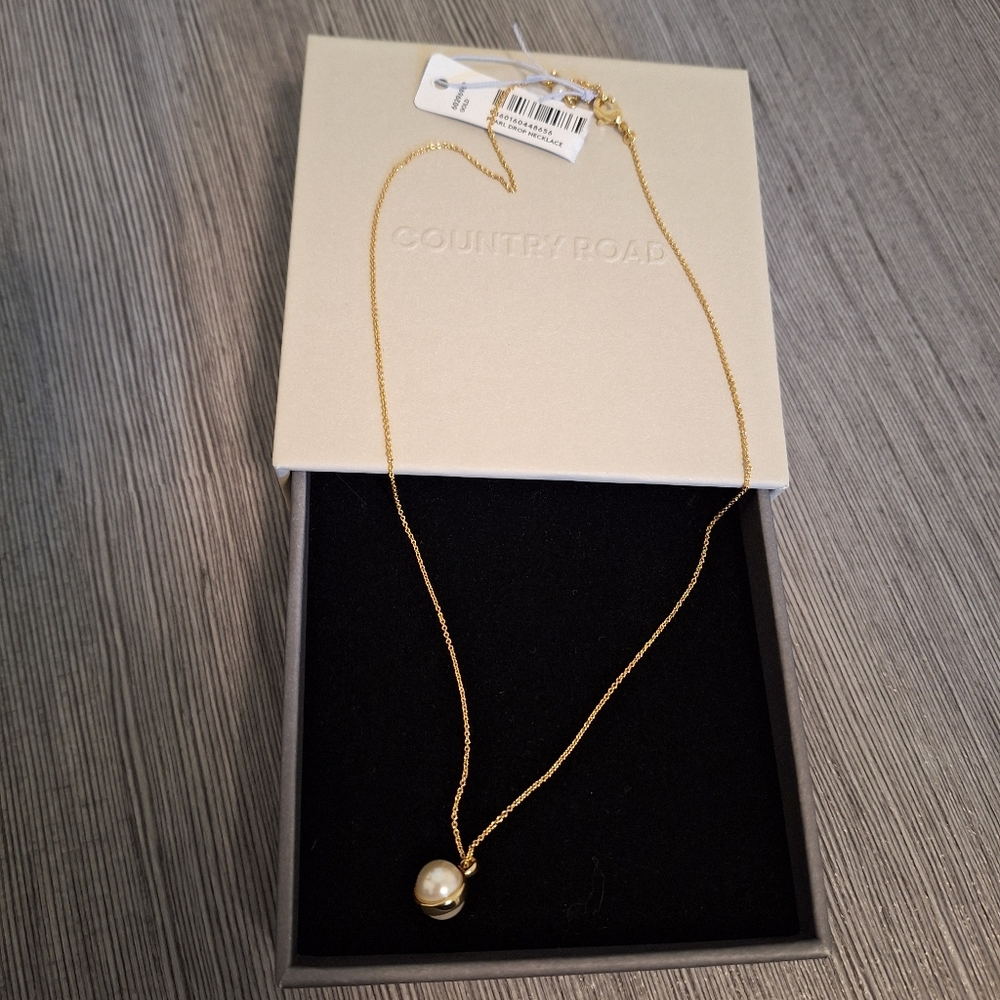 Country Road Gold-Plated Pearl Pendant Necklace – Minimalist & Elegant
